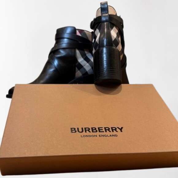 Burberry Stebbingford Check Ankle Boots in Black Leather- Size 40 - Picture 1 of 5